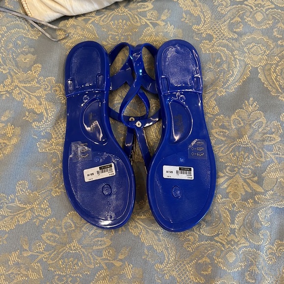 Blue Platforms - Picture 2 of 4